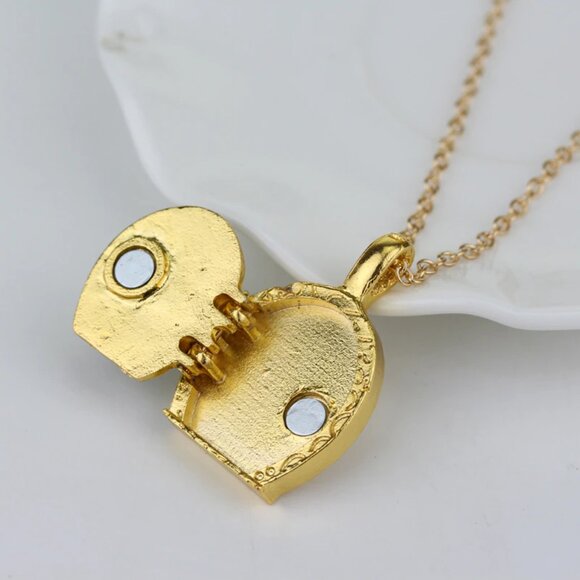 Gold Hobbit Hole, Lord of The Rings Pendant Locket Necklace - Green Door - Picture 9 of 9